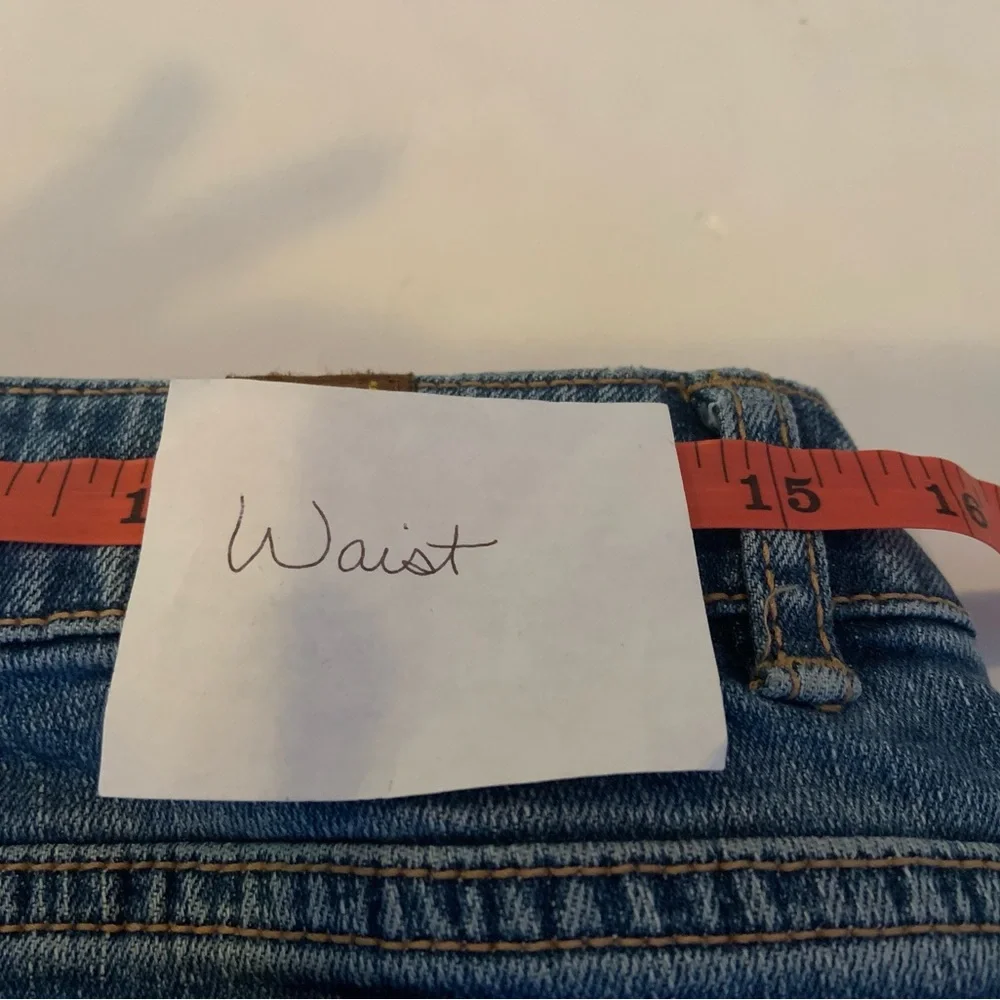 Wrangler Aura Woman’s Medium Washed Lightly Distressed Jeans 12 Regular Short - Picture 6 of 15